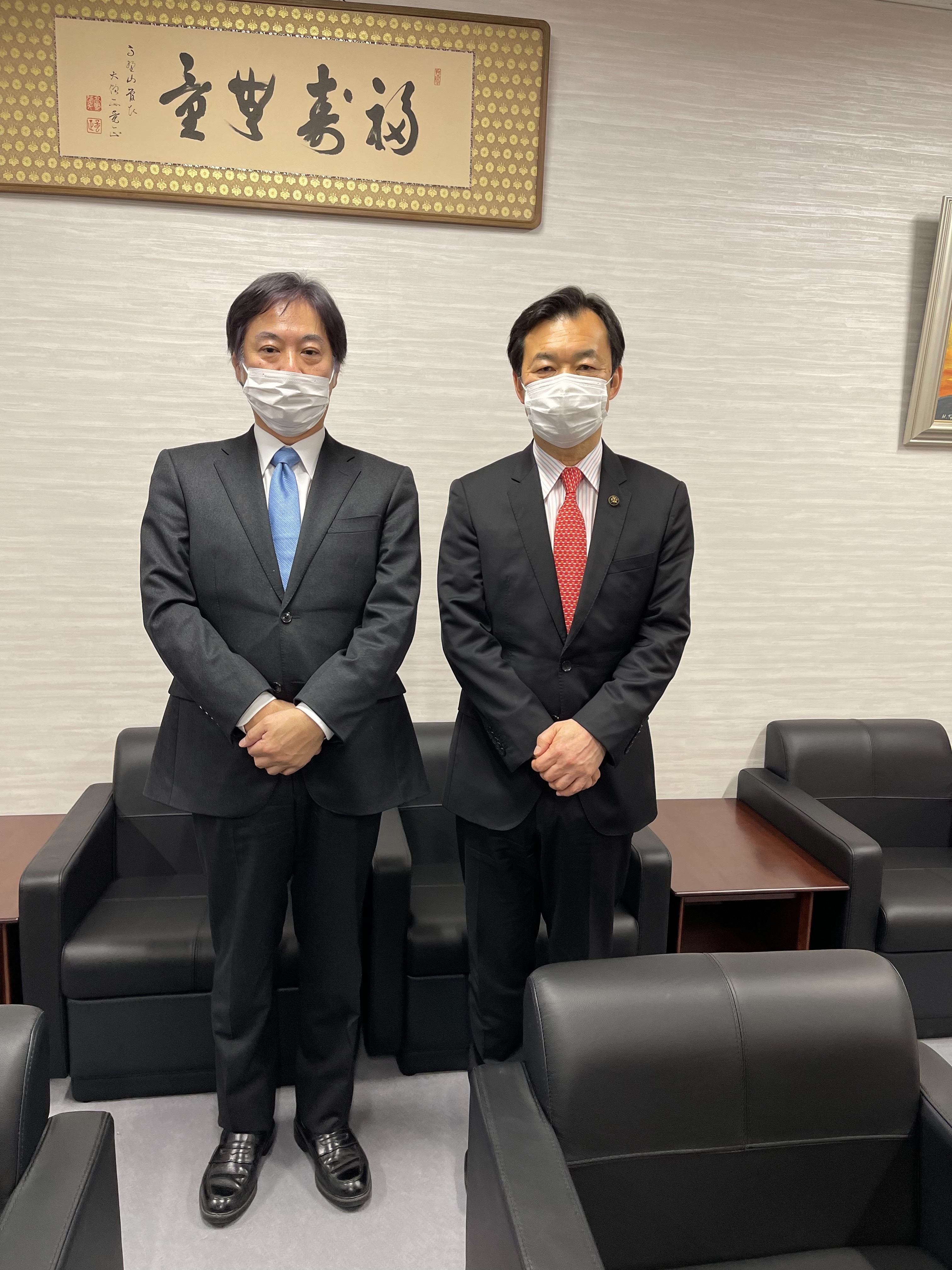 伊澤大使による辻 和泉市長との意見交換 2月15日 在セネガル日本国大使館